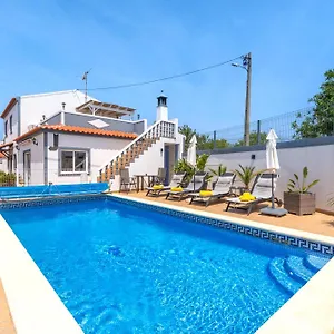https://vila-da-encosta-private-heated-swimming-pool-by-bedzy.hotelaalgarve.com